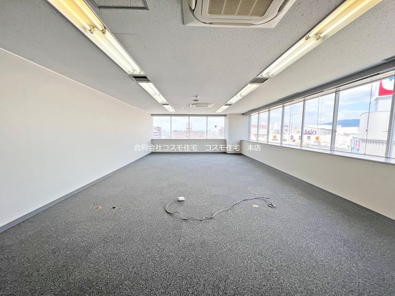 貸店舗・事務所　八尾市 光町１丁目　広さ約２０坪　室内リフォーム済み　EV付き　ダイエービルド八尾ビル リビング