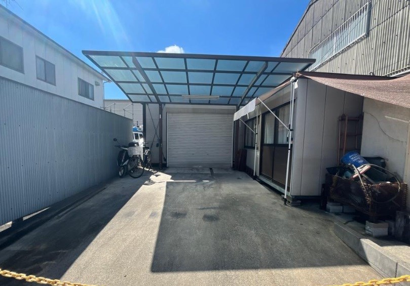 貸工場・倉庫　八尾市 山賀町５丁目　前面駐車スペース有り 玄関
