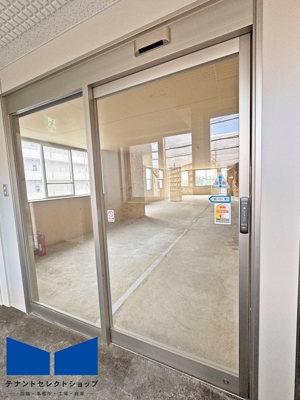 貸店舗・事務所　八尾市 桜ヶ丘３丁目　自動ドア・EV付き　八千代 桜ヶ丘ビル その他