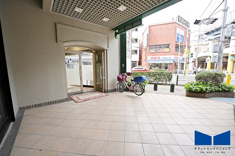 貸店舗・事務所　八尾市 東本町３丁目　カフェ跡　路面店　プラザサントリア その他