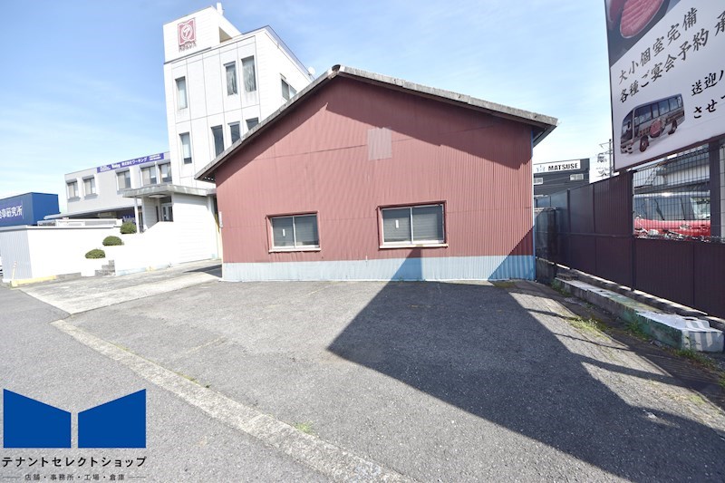 貸倉庫・作業所　八尾市 新家町３丁目　広さ約１００坪　前面駐車スペース有り　平屋建て ベッドルーム