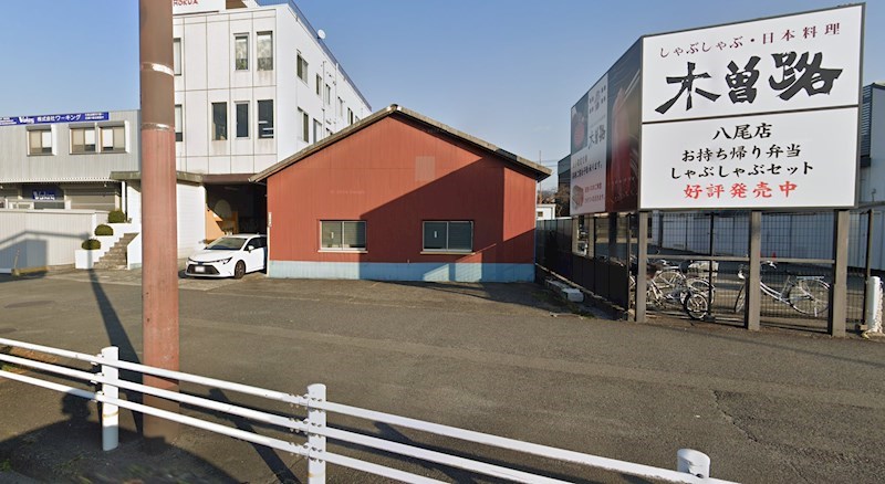 貸倉庫・作業所　八尾市 新家町３丁目　広さ約１００坪　前面駐車スペース有り　平屋建て ベランダ