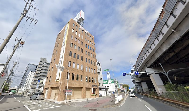 貸店舗・事務所　東大阪市 長田東３丁目 広さ約３７坪　トイレあり　飲食不可　東洋交易ビル 玄関