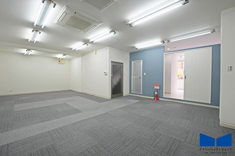 貸店舗・事務所　八尾市 本町２丁目　広さ約１８坪　角区画　本町つばきビル 外観