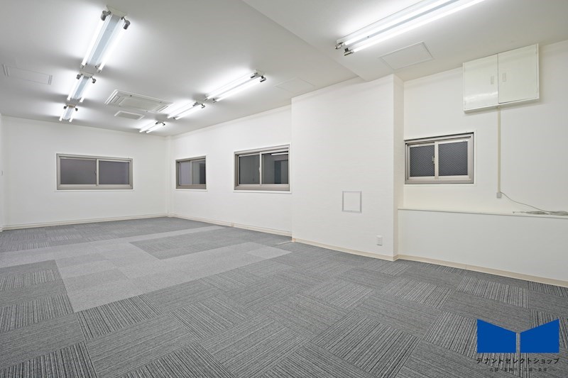 貸店舗・事務所　八尾市 本町２丁目　広さ約１８坪　角区画　本町つばきビル その他