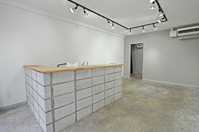 貸店舗・事務所　八尾市 山本町南１丁目　広さ約１０坪　観葉植物販売店跡　居抜き　路面店　※軽飲食相談可 外観