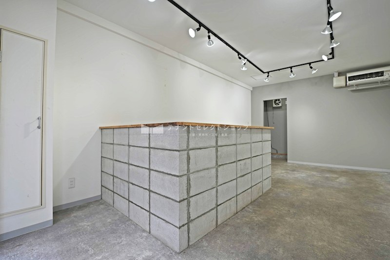 貸店舗・事務所　八尾市 山本町南１丁目　広さ約１０坪　観葉植物販売店跡　居抜き　路面店　※軽飲食相談可 その他