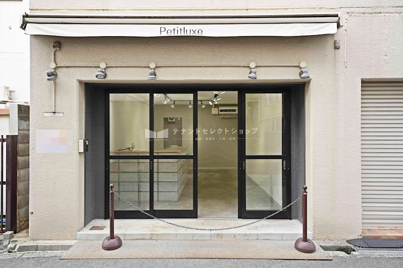 貸店舗・事務所　八尾市 山本町南１丁目　広さ約１０坪　観葉植物販売店跡　居抜き　路面店　※軽飲食相談可 玄関
