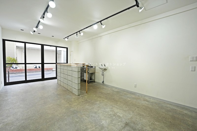 貸店舗・事務所　八尾市 山本町南１丁目　広さ約１０坪　観葉植物販売店跡　居抜き　路面店　※軽飲食相談可 その他