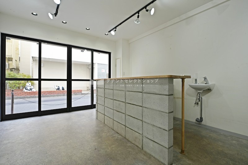 貸店舗・事務所　八尾市 山本町南１丁目　広さ約１０坪　観葉植物販売店跡　居抜き　路面店　※軽飲食相談可 その他