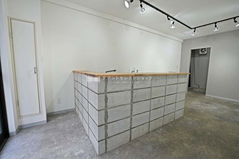 貸店舗・事務所　八尾市 山本町南１丁目　広さ約１０坪　観葉植物販売店跡　居抜き　路面店　※軽飲食相談可 その他