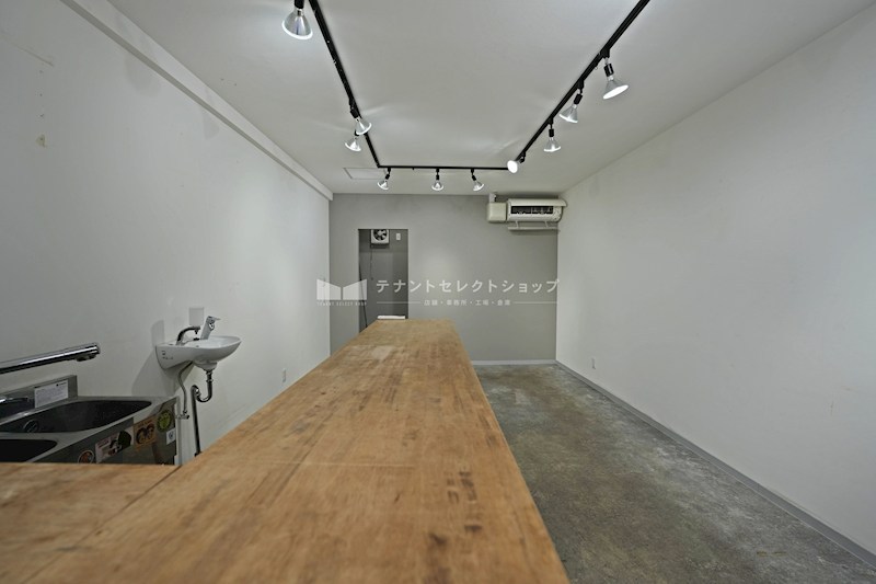 貸店舗・事務所　八尾市 山本町南１丁目　広さ約１０坪　観葉植物販売店跡　居抜き　路面店　※軽飲食相談可 キッチン