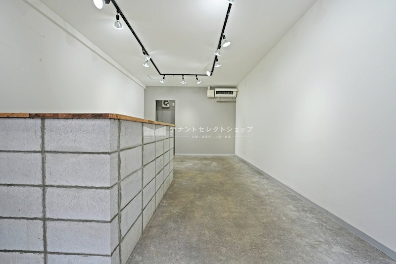 貸店舗・事務所　八尾市 山本町南１丁目　広さ約１０坪　観葉植物販売店跡　居抜き　路面店　※軽飲食相談可 ベランダ