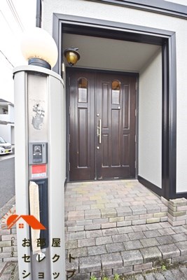 高安町南5丁目戸建て 玄関