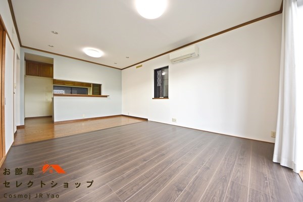 高安町南5丁目戸建て リビング