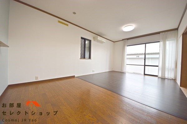 高安町南5丁目戸建て リビング