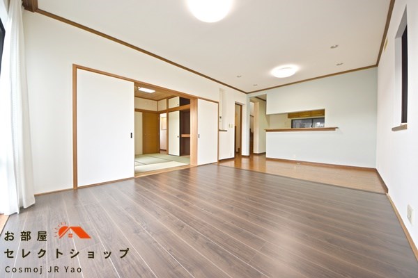 高安町南5丁目戸建て リビング