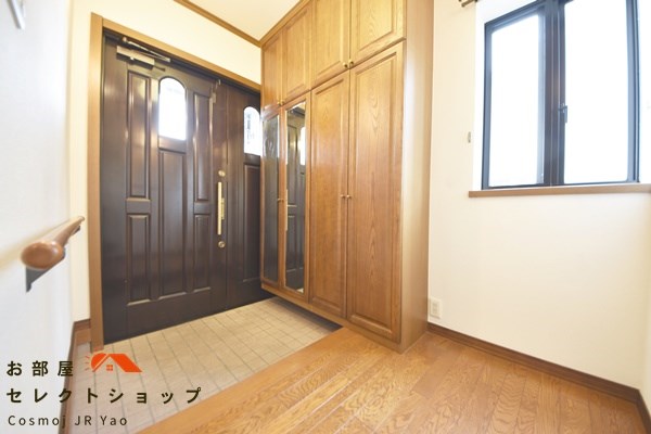 高安町南5丁目戸建て 玄関