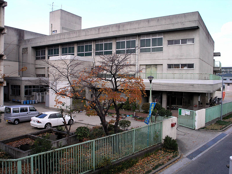 高安町南5丁目戸建て 小学校