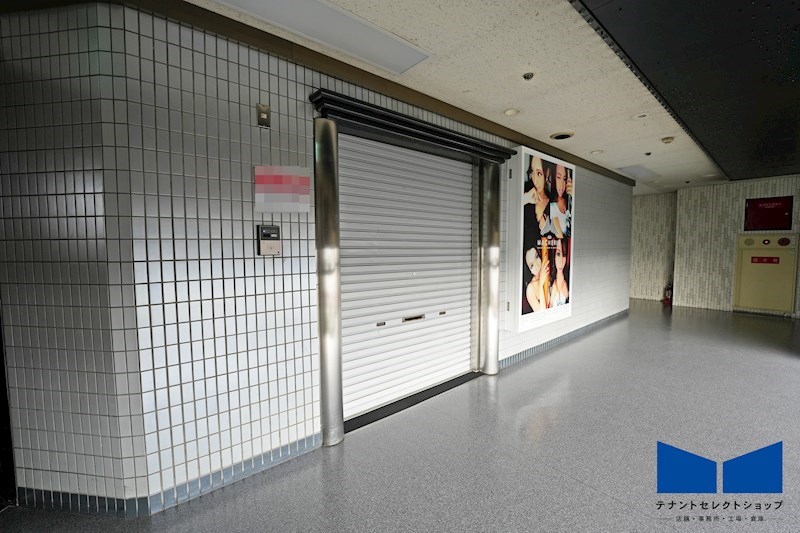 貸店舗・事務所　八尾市 光町１丁目　クラブ跡　広さ約２６坪　リアライズ近鉄八尾駅前ビル 玄関