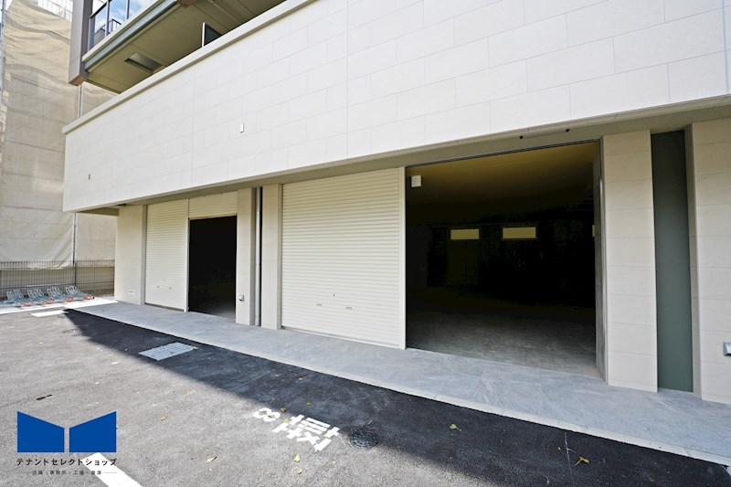 貸店舗・事務所　八尾市 桜ヶ丘２丁目　広さ約２０坪　路面店　SAKURA Hills八尾 玄関