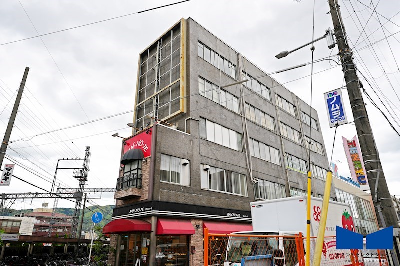 貸店舗・事務所　八尾市 山本町南４丁目　広さ約２０坪　角区画　EV付き　駅前テナントビル　グロー河内山本駅前 その他