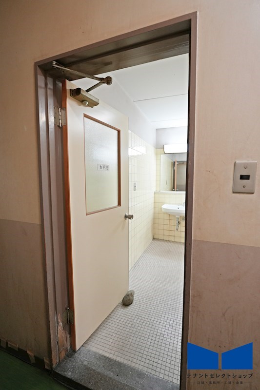 貸店舗・事務所　八尾市 山本町南４丁目　広さ約２０坪　角区画　EV付き　駅前テナントビル　グロー河内山本駅前 その他
