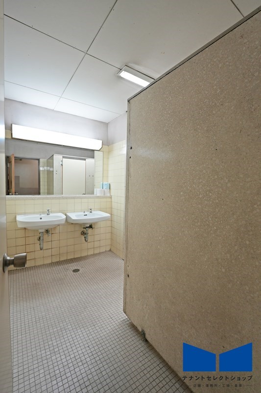 貸店舗・事務所　八尾市 山本町南４丁目　広さ約２０坪　角区画　EV付き　駅前テナントビル　グロー河内山本駅前 その他