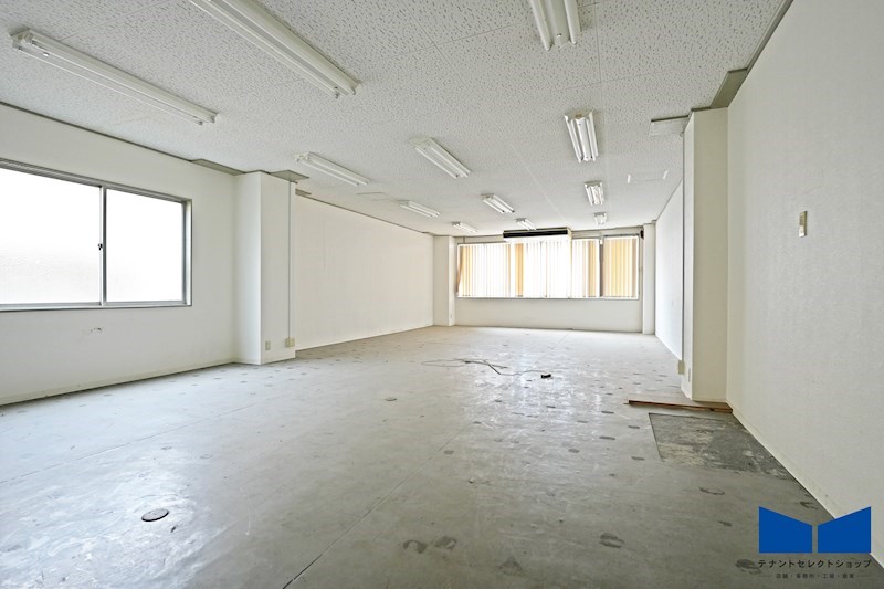 貸店舗・事務所　八尾市 山本町南４丁目　広さ約２０坪　角区画　EV付き　駅前テナントビル　グロー河内山本駅前 リビング