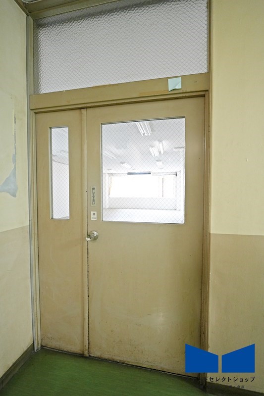 貸店舗・事務所　八尾市 山本町南４丁目　広さ約２０坪　角区画　EV付き　駅前テナントビル　グロー河内山本駅前 ベランダ