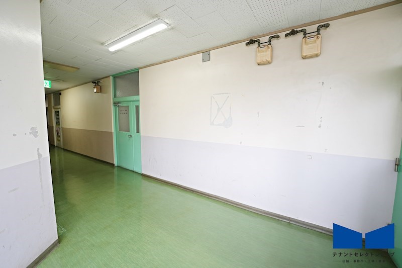 貸店舗・事務所　八尾市 山本町南４丁目　広さ約１７坪　EV付き　駅前テナントビル　グロー河内山本駅前 リビング