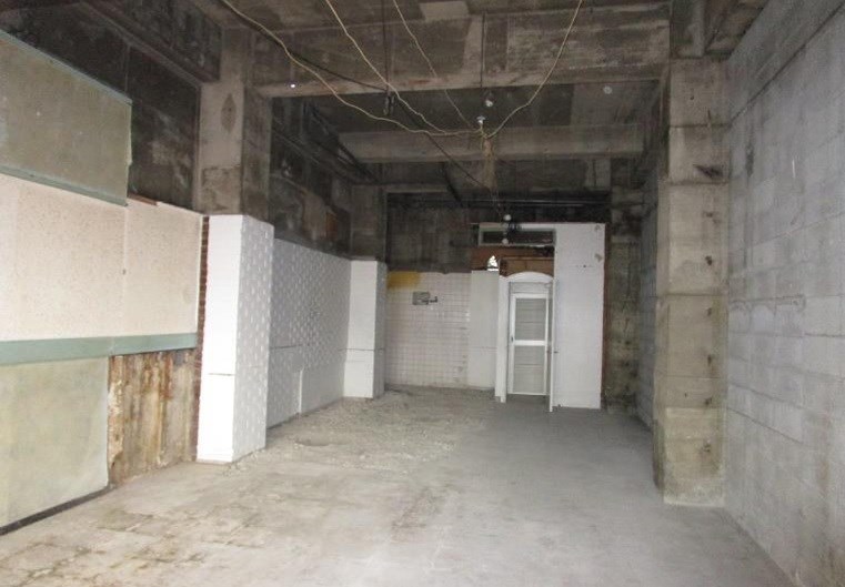 貸店舗・事務所　八尾市 曙川東１丁目 喫茶店跡　恩智駅前プラザビル　※居酒屋系・カレー系は出店不可 玄関