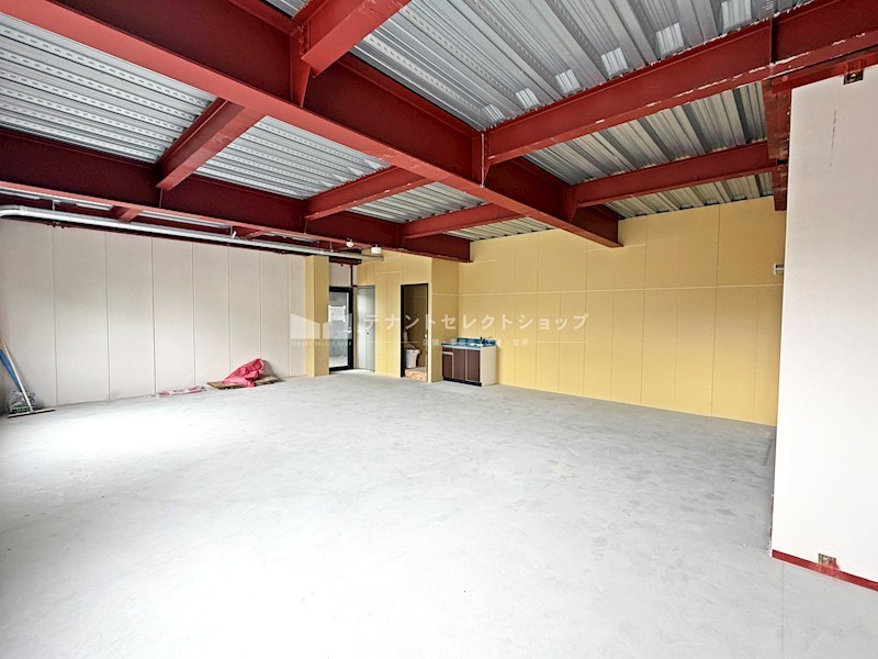 貸店舗・事務所　八尾市 志紀町２丁目　角区画　約２０坪　志紀駅前テナントビル その他