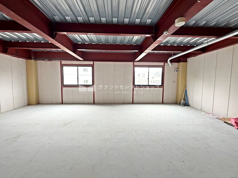 貸店舗・事務所　八尾市 志紀町２丁目　角区画　約２０坪　志紀駅前テナントビル その他