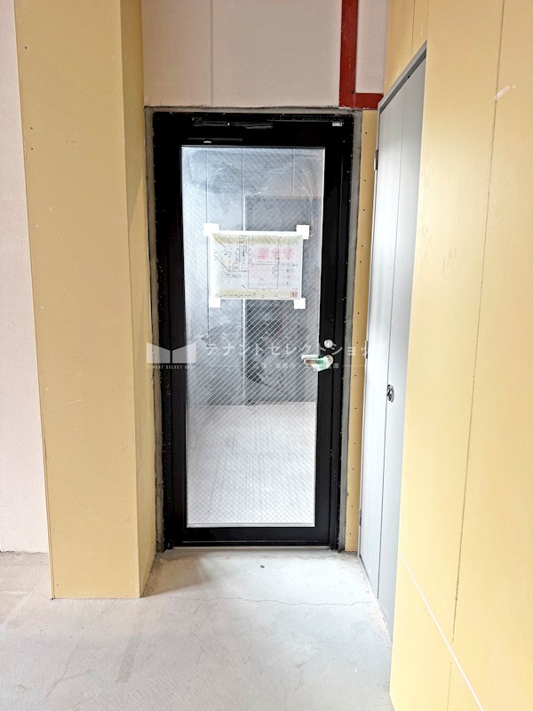 貸店舗・事務所　八尾市 志紀町２丁目　角区画　約２０坪　志紀駅前テナントビル その他