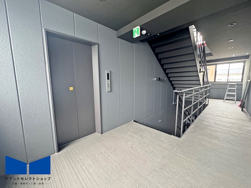 貸店舗・事務所　八尾市 志紀町２丁目　角区画　約２０坪　志紀駅前テナントビル その他