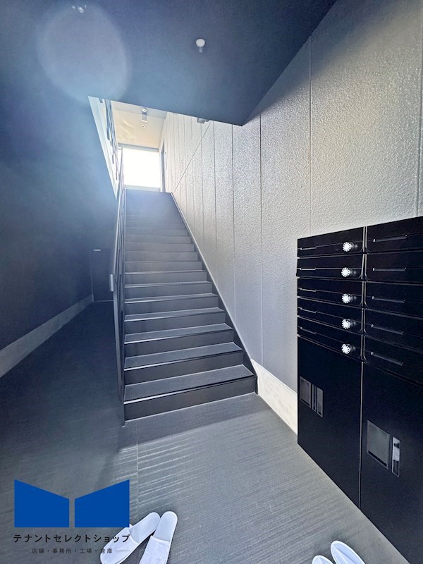 貸店舗・事務所　八尾市 志紀町２丁目　角区画　約２０坪　志紀駅前テナントビル その他