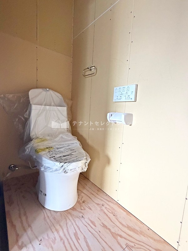 貸店舗・事務所　八尾市 志紀町２丁目　角区画　約２０坪　志紀駅前テナントビル ベランダ