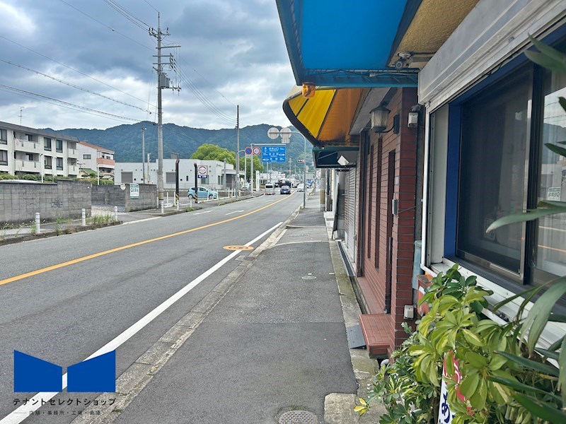 貸店舗・事務所　八尾市　東山本新町８丁目　広さ延べ約１９坪　カラオケ喫茶店　※居抜き ベランダ