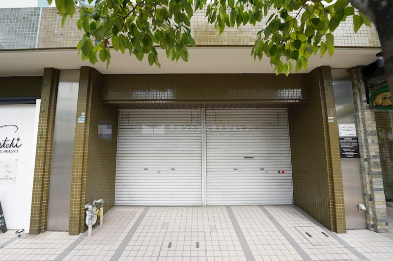 貸店舗・事務所　八尾市 陽光園２丁目　広さ約１７坪　事務所跡　路面店　※飲食店相談可　GSハイム八尾陽光園 玄関