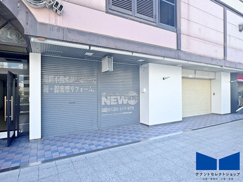 貸店舗・事務所　八尾市 北本町２丁目　広さ約８０坪　角区画　近鉄八尾駅高架下 玄関