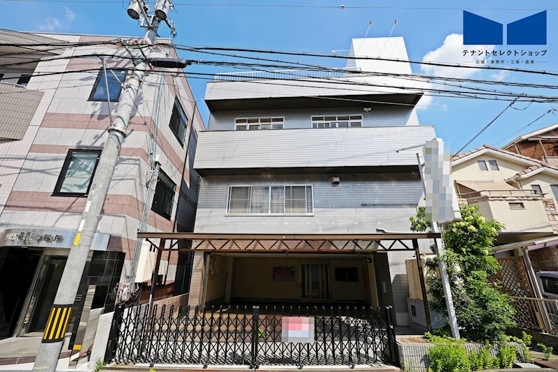 貸店舗・事務所　八尾市 青山町２丁目　広さ延べ約８４坪　駐車場付き　一棟貸し　青山通り沿い 外観