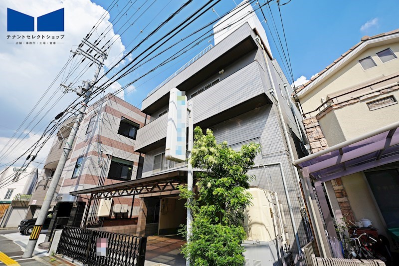 貸店舗・事務所　八尾市 青山町２丁目　広さ延べ約８４坪　駐車場付き　一棟貸し　青山通り沿い 玄関