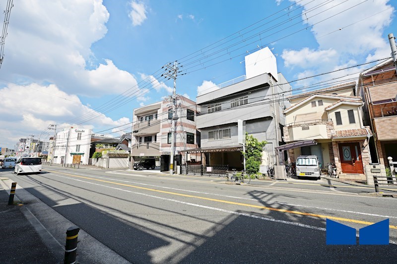 貸店舗・事務所　八尾市 青山町２丁目　広さ延べ約８４坪　駐車場付き　一棟貸し　青山通り沿い その他