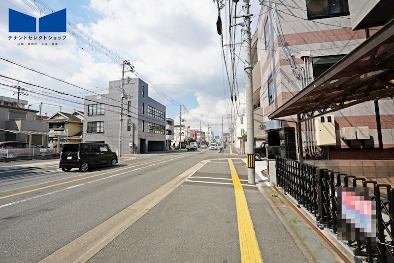 貸店舗・事務所　八尾市 青山町２丁目　広さ延べ約８４坪　駐車場付き　一棟貸し　青山通り沿い その他