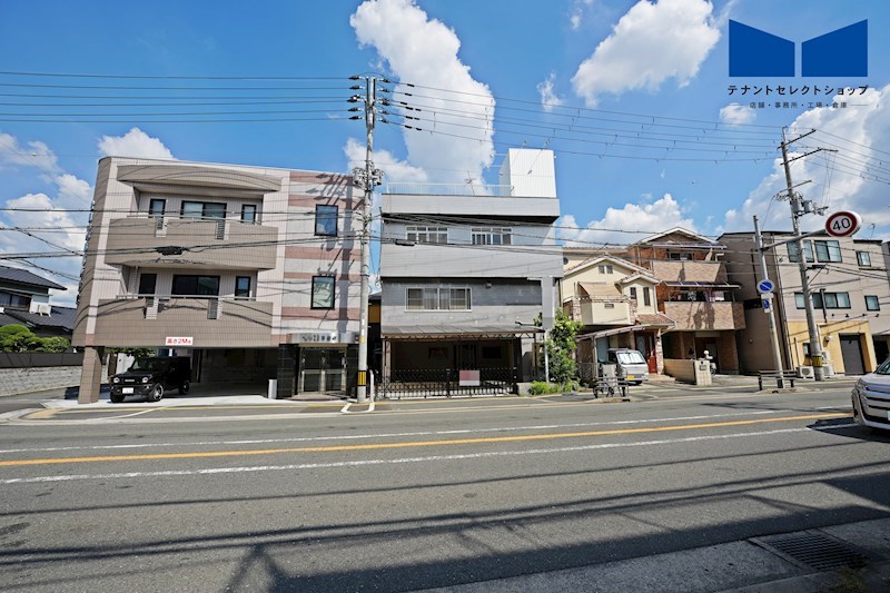 貸店舗・事務所　八尾市 青山町２丁目　広さ延べ約８４坪　駐車場付き　一棟貸し　青山通り沿い その他