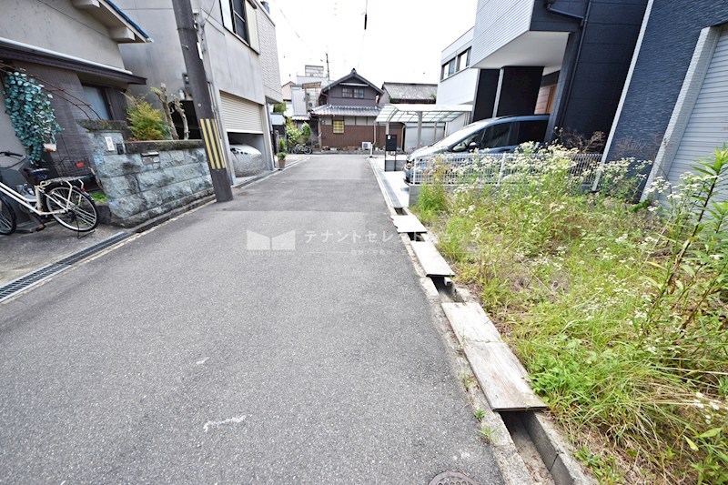 貸倉庫・事務所　八尾市 上之島町南１丁目　広さ約１２坪　前面駐車スペースあり その他