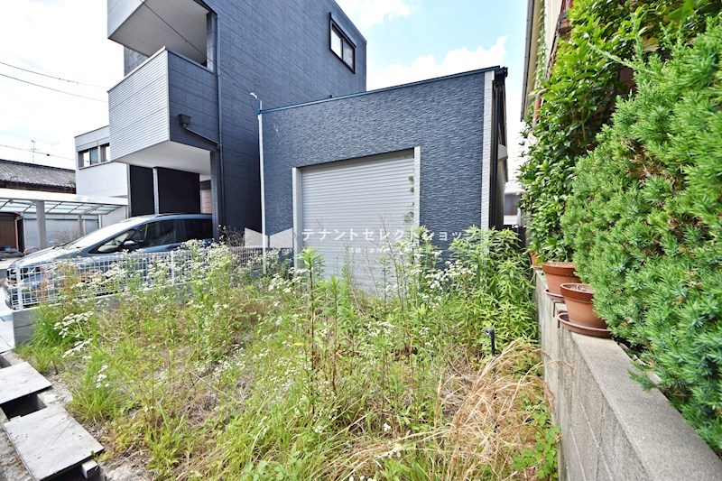 貸倉庫・事務所　八尾市 上之島町南１丁目　広さ約１２坪　前面駐車スペースあり キッチン