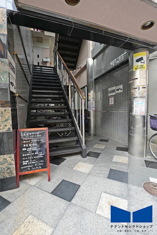 貸店舗・事務所　八尾市 山本町南１丁目　広さ約８坪　BAR居抜き　コスモパラダイス その他
