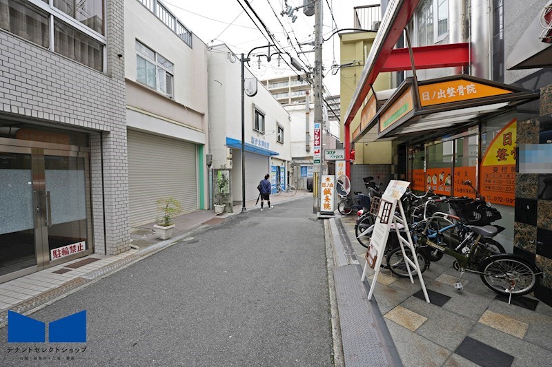貸店舗・事務所　八尾市 山本町南１丁目　広さ約８坪　BAR居抜き　コスモパラダイス その他
